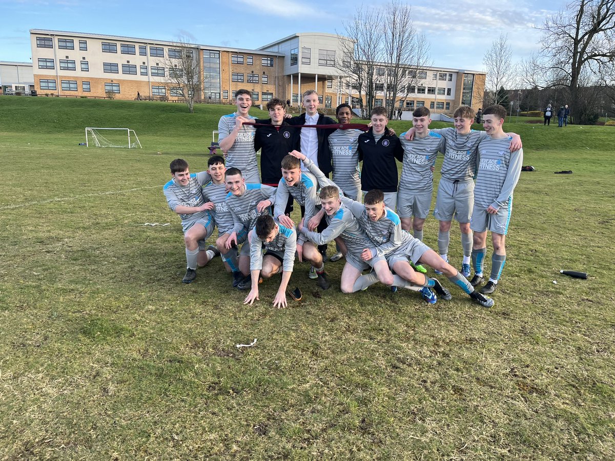 SL_THS_PE's tweet photo. ๐ธโฝ๏ธ A short storyโฆ
Who knew a team photo could be so difficult ๐คฆ๐ฝโโ๏ธ๐
#THSBallers
#OotTheBack https://t.co/S8WaK0KiEF