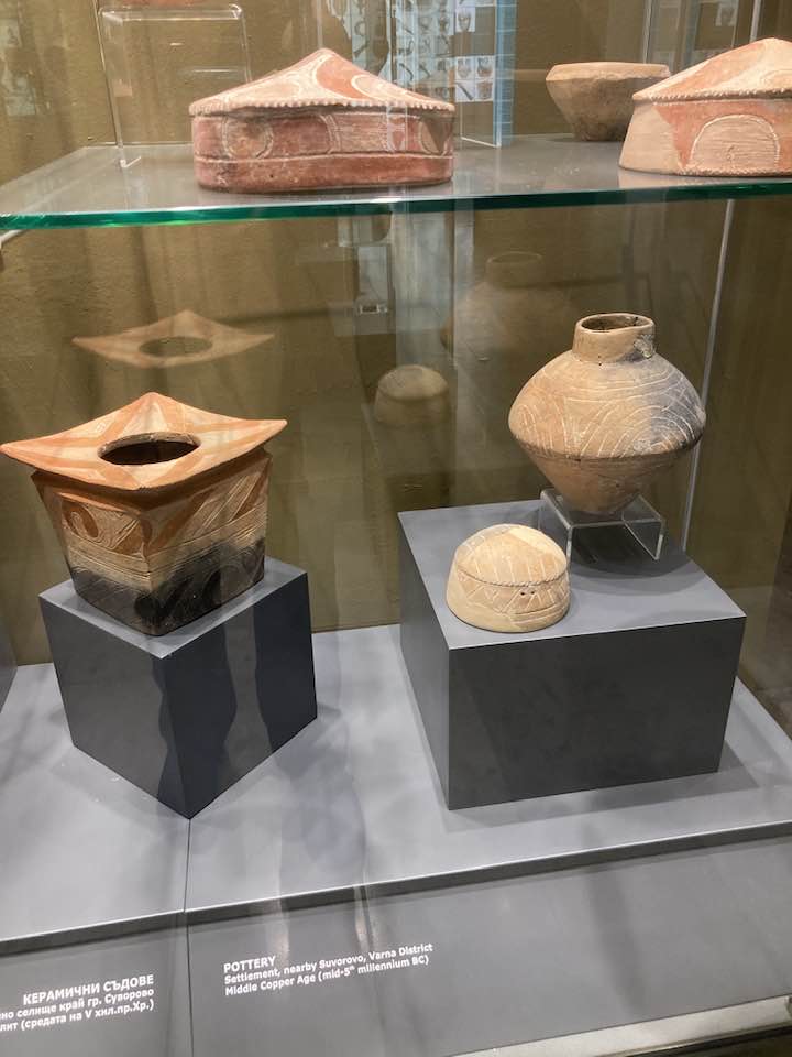 LGMerrick1's tweet photo. In Varna, Bulgaria, reviewing items from 5000 BC, thinking at every case, "Yeah. Conan used that pot. That pot too. That bracelet? Conan knew the lady who wore it. Conan killed that guy." https://t.co/74FC3RLZnU