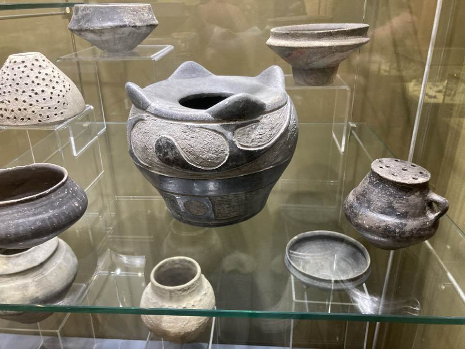 LGMerrick1's tweet photo. In Varna, Bulgaria, reviewing items from 5000 BC, thinking at every case, "Yeah. Conan used that pot. That pot too. That bracelet? Conan knew the lady who wore it. Conan killed that guy." https://t.co/74FC3RLZnU
