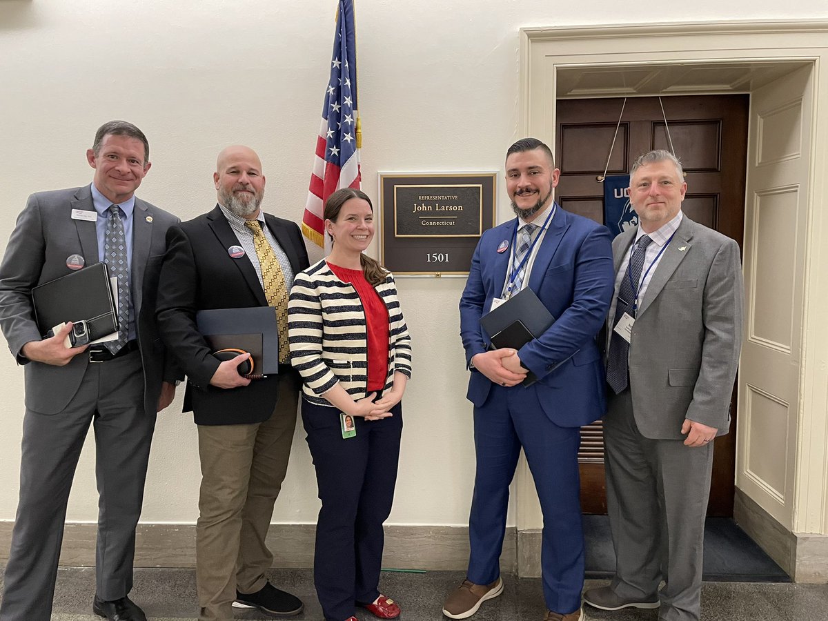 Ended the day on a high note with Emily Naden from the office of @RepJohnLarson! So passionate about education and so grateful for the work of school leaders. Thanks for supporting the important role that paras play in our schools! #PrincipalsAdvocate