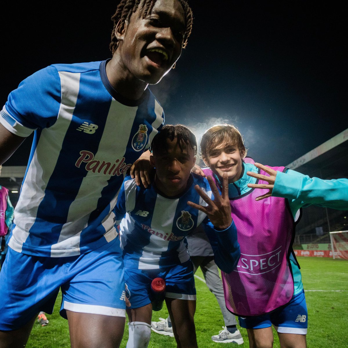 FCPorto's tweet photo. #SavetheDate 🔜 19/4 
⚽️FC Porto 🆚 AC Milan
💙 Final 4 @UEFAYouthLeague 

#MarcaPorto #UYL https://t.co/vtQo8WkS8y
