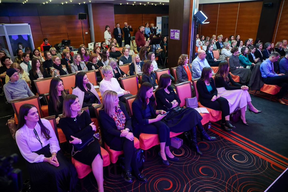 Official_SFTH's tweet photo. Prva konferencija "Žene u turizmu"
Hvala @USAID i @UN_Women na prilici da drugim ženama predstavimo svoja lična iskustva.
Posebno smo ponosne na naše žene male proizvođače i članice Udruženja proizvođača gatačkog kajmaka koje su izložile svoje proizvode #stazasiraimeda #SlowFood https://t.co/z7cosTwi26