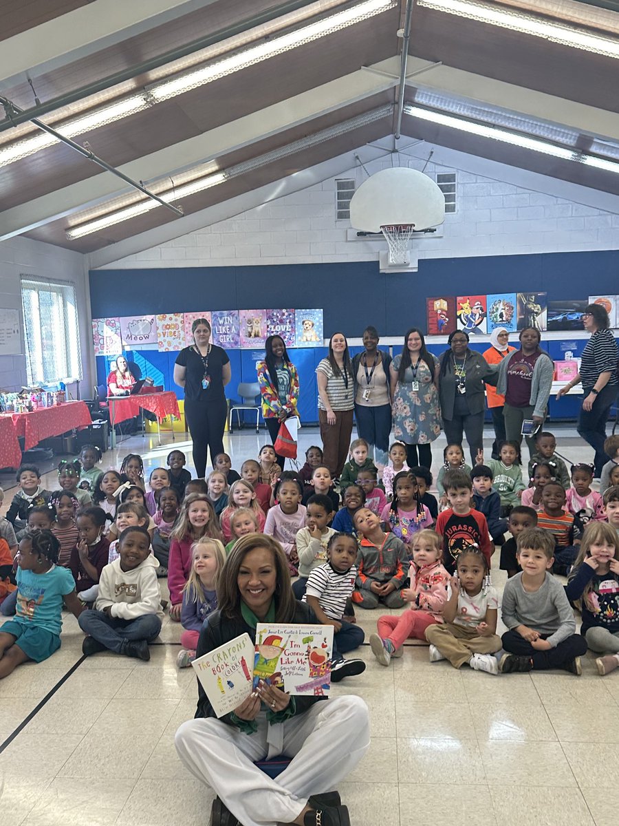 It’s Reading Month! I had a wonderful time reading to kids at American Montessori Academy in Livonia this morning!  The students are so smart and attentive. 😀😀