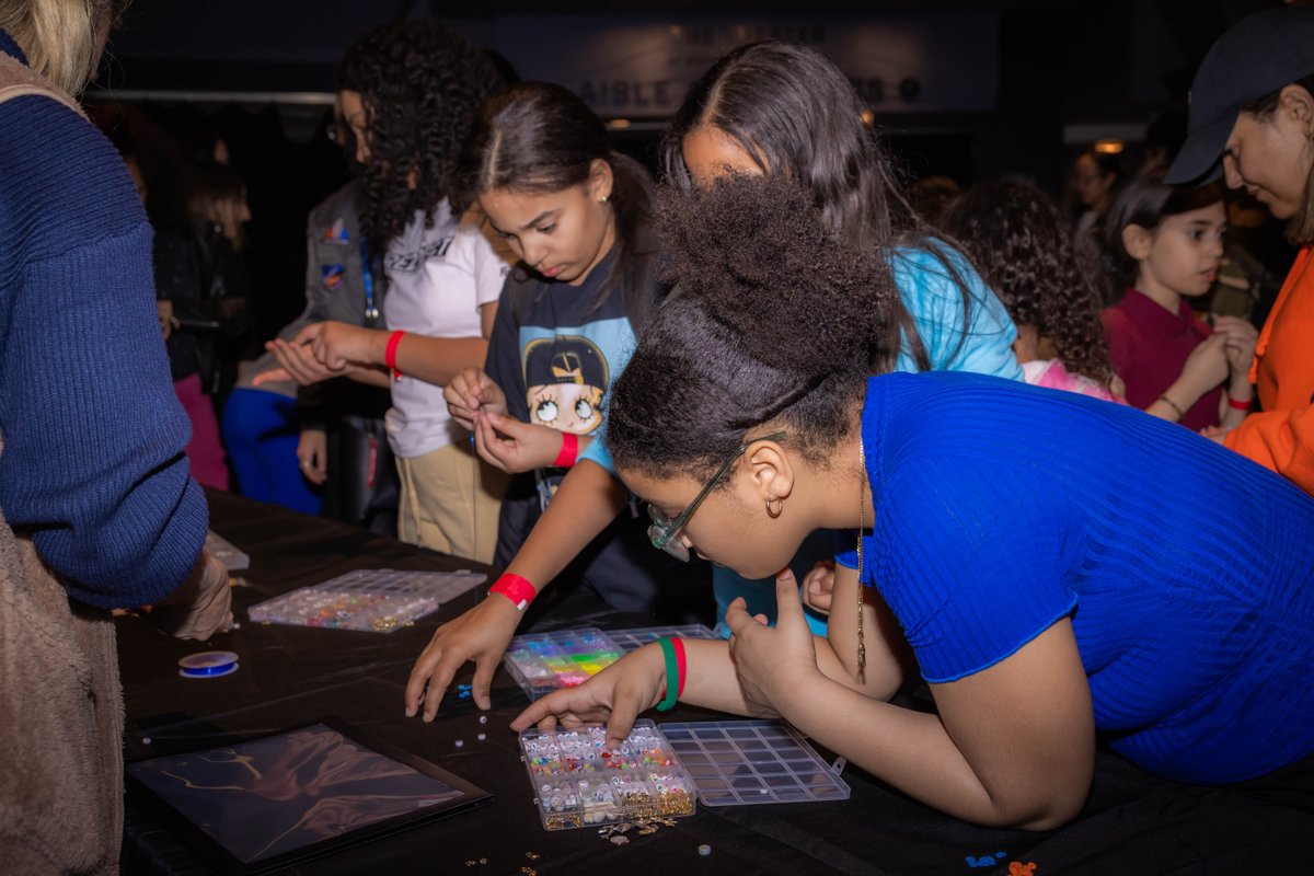 Last Friday, we celebrated #WomensEmpowerment & kicked off the start of our #elevateHER Mentorship Program at the @nyknicks game with pregame bracelet-making, #NYK-themed nail art, and a fireside chat with a group of incredible women including current #Knicks players' wives. 🏀