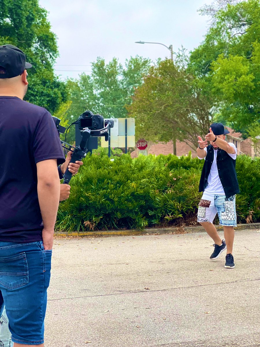RARICHARDMUSIK's tweet photo. En lo que fue la grabación del video musical CULPABLE. Disfrútalo en YouTube 

https://t.co/J3DuloZsmR

#filmación #detrasdecamaras #culpable #richardagustinmusik #lucescamaraaccion #fotografia https://t.co/zjd2Y8UUoq