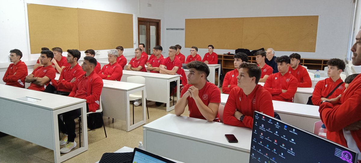 ⚽ Programa Promesas con árbitros del CAFM en <a href="/ETSAMadrid/">ETSAM</a> de <a href="/La_UPM/">Universidad Politécnica de Madrid</a> 

👋🏻 Con los responsables del Comité arbitral madrileño:

✅ Sergio Pérez Muley (Director Programa Promesas)
✅ Manuel Carralero Calvo
✅ Roberto Carralero Calvo
✅ Luis Morona del Campo