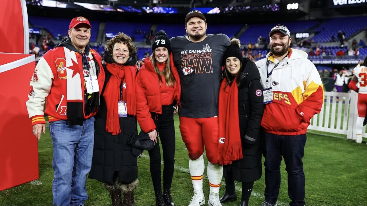 Gretti_53's tweet image. Kansas City! From the bottom of my heart, Thank You! You will always be a second home to my family and I. For the rest of my life you will be the place I became a Husband, the place I became a Father, and the place I became a 3x SB Champ! Love you KC!