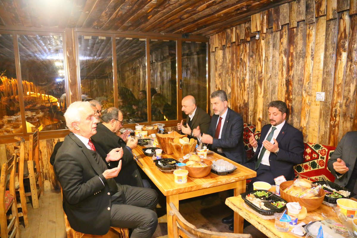 Bakanımız Sn. Adil Karaismailoğlu, Yomralı hemşehrilerimizle iftar sofrasında buluştu.

Samimiyet ve teveccühün timsali olan milletimizle birlikte nice büyük hizmetlere imza atacağız.

Külfet için değil hizmet için çalışmaya devam edecek, Gerçek Belediyecilik ruhunu yaşatmayı