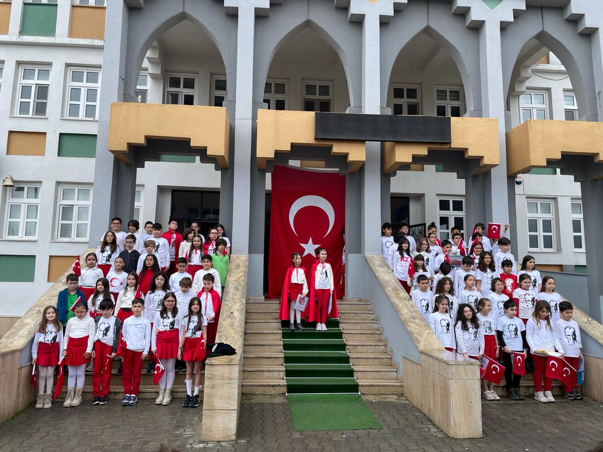 EmlakErgene's tweet photo. İstiklal Marşımızın TBMM'de Kabul Edilişinin 103. Yıldönümü ve İstiklal Şairimiz M.Akif Ersoy’u Anma Programımız 4-A ve 4-B Sınıflarının Sunumuyla Gerçekleştirildi.Erkan AKKURT,Fuat ALBAYRAK Öğretmenlerimiz ve öğrencilerimizi kutluyoruz.
@Murat_Eren @ersanulusan @hete61 @CorluMem https://t.co/zL6iMjlXVB