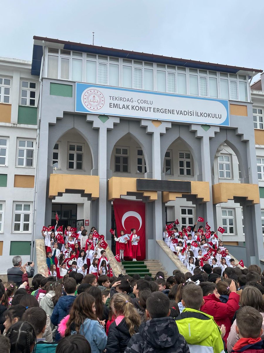 EmlakErgene's tweet photo. İstiklal Marşımızın TBMM'de Kabul Edilişinin 103. Yıldönümü ve İstiklal Şairimiz M.Akif Ersoy’u Anma Programımız 4-A ve 4-B Sınıflarının Sunumuyla Gerçekleştirildi.Erkan AKKURT,Fuat ALBAYRAK Öğretmenlerimiz ve öğrencilerimizi kutluyoruz.
@Murat_Eren @ersanulusan @hete61 @CorluMem https://t.co/zL6iMjlXVB