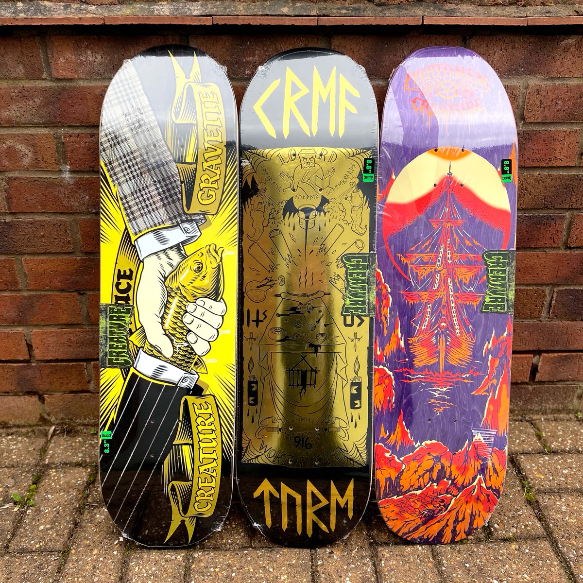 Fresh Creature Decks Alert! 🛹 Gravette's 8.3" Truce, Partanen's 8.8" Ship of Hesh, and Worthington's 8.6" Altar Pro decks are in! 🙌 Dive into the skate vibes. 
Shop now: skatehut.co.uk/brands/creature 🤘
#CreatureDecks #SkateLife #NewArrivals