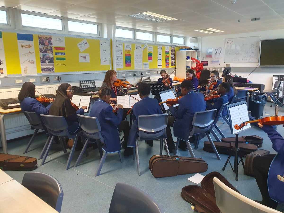 Fantastic orchestral Together day yesterday for some of our year 7 and 8 students hosting students from @HarrisInvictus @SedgehillAcad @PlatanosCollegeThank you @misst_music! @HarrisFedMusic