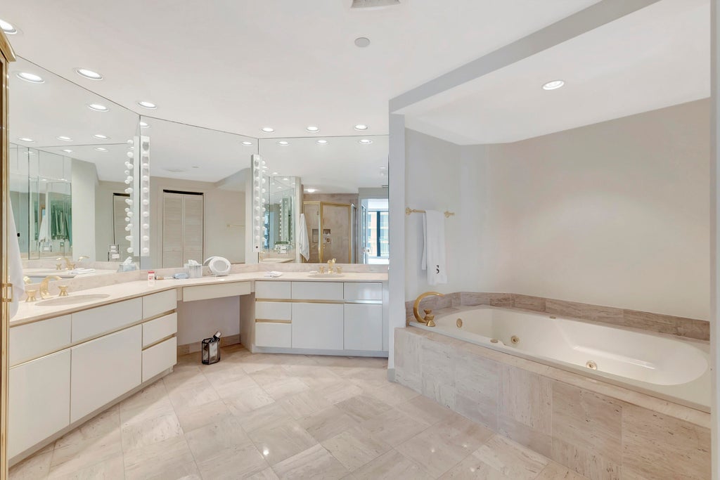LangRealty's tweet photo. 📍Boca Raton, FL

Equal Housing Opportunity
Offered at $1,750,000 by Alex Alpern -- 561.756.3222

For more information, please visit https://t.co/UrQb2Af39H

#langrealty #listwithlang https://t.co/Sqb4wrgjTL