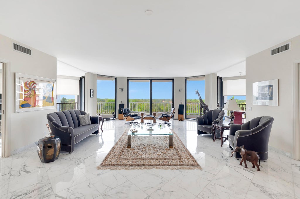 📍Boca Raton, FL

Equal Housing Opportunity
Offered at $1,750,000 by Alex Alpern -- 561.756.3222

For more information, please visit langrealty.com/listing/rx-109…

#langrealty #listwithlang