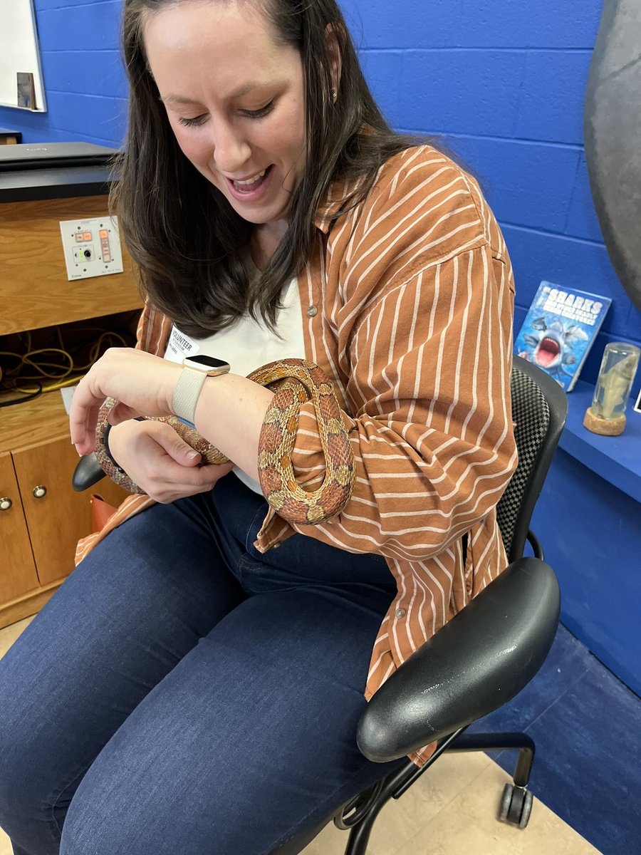 CMESsavage's tweet photo. Lots of fun with critters at the @FCPSESSL . Kudos to our grave chaperones for handling them. https://t.co/QtgYRZflIE