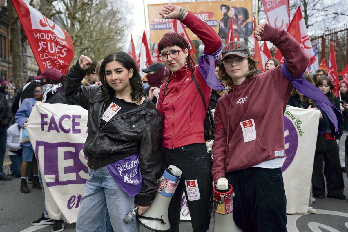 humanite_fr's tweet photo. « Nous aussi, on peut gérer la sécurité d’une manif », dans la peau du service d’ordre 100 % féminin de la Jeunesse Communiste du Nord @MJCF_59 

➡️ https://t.co/XkATXi4YgD https://t.co/fPp4MNXZoh