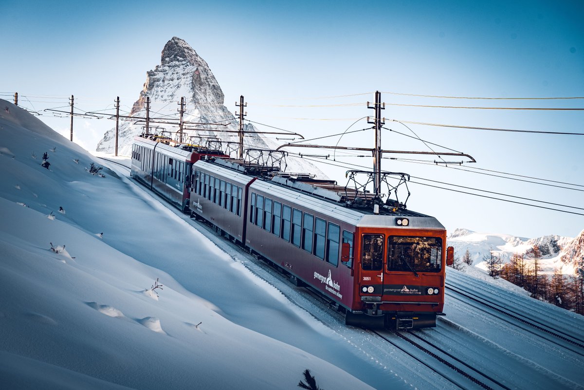Travel_CH_'s tweet photo. Unlock unlimited winter fun on the Gornergrat!🚞

Enjoy a snowshoeing adventure and thrilling toboggan rides in one day with the SnowFunPass 🛷❄️

Explore details: https://t.co/qEcqj5wo1h

📸 @Gornergratbahn 
#SwissTravelSystem #Convenience #MyGornergratMoment #BestViewMatterhorn https://t.co/FfMdCVFcAo