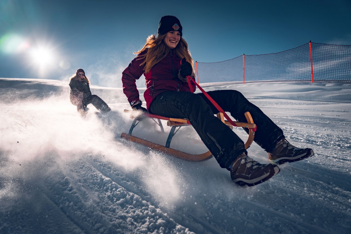 Unlock unlimited winter fun on the Gornergrat!🚞 Enjoy a snowshoeing adventure and thrilling toboggan rides in one day with the SnowFunPass 🛷❄️ Explore details: buff.ly/49MWHDJ 📸 @Gornergratbahn #SwissTravelSystem #Convenience #MyGornergratMoment #BestViewMatterhorn