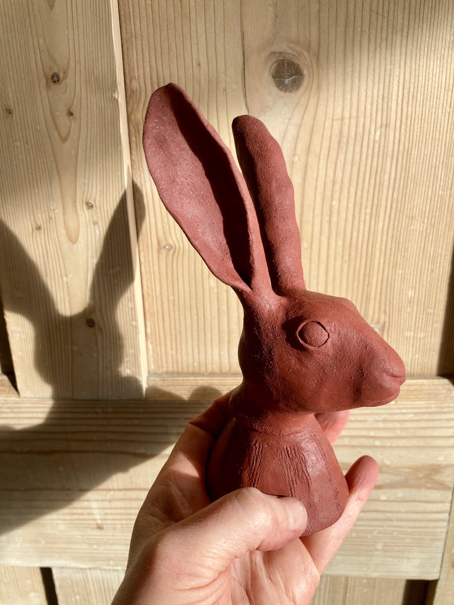 Suzanne_Shadow's tweet photo. Been working on some hares today, lovely that the sun has made an appearance in time to make some serious hare ear shadows! 😁✨🧡 #ceramic #hare  #redclay #sculpture https://t.co/R3I3bwH0hv