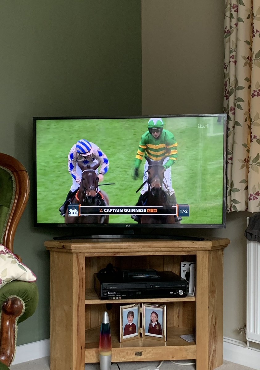 Clare Rowson tweet media