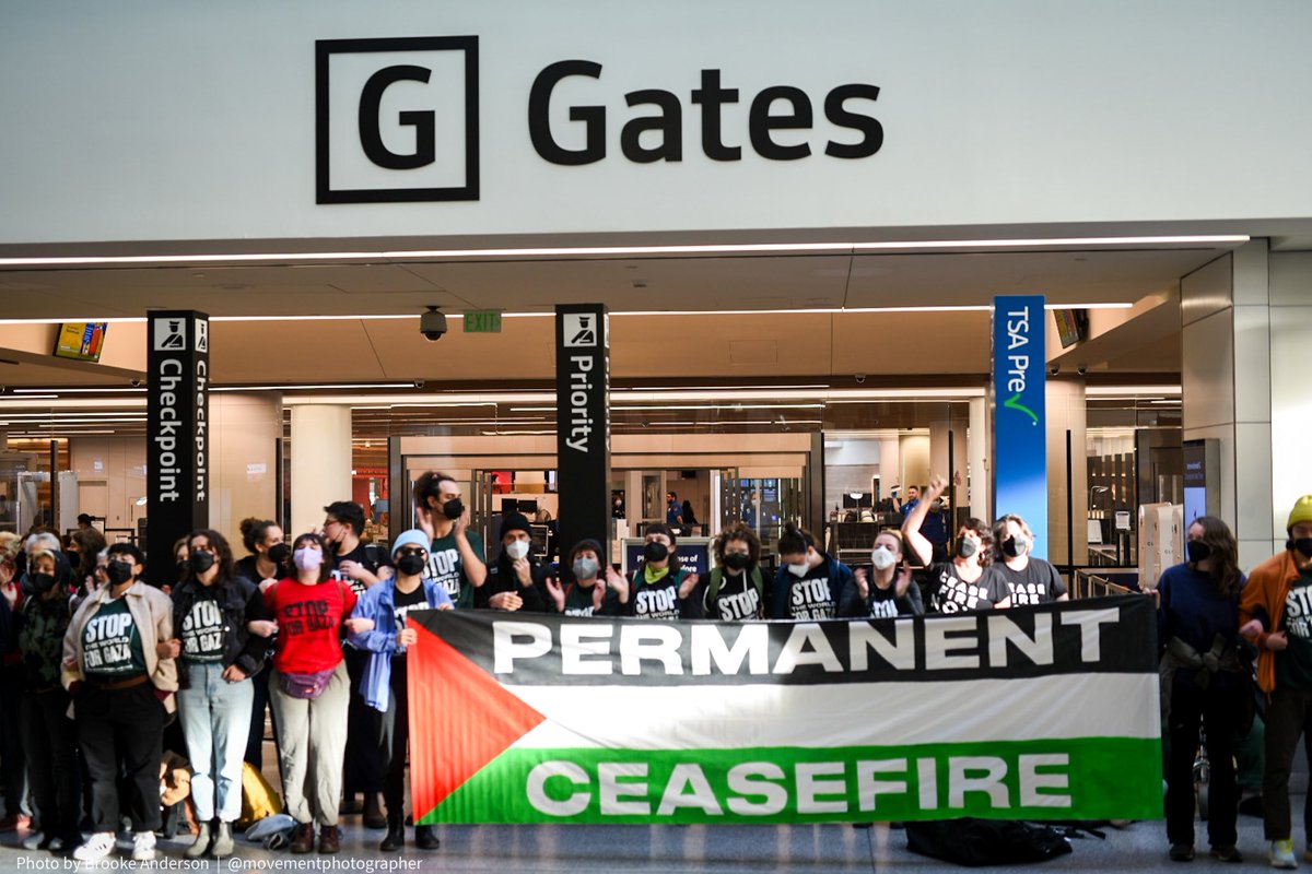 movementphotog's tweet photo. [BREAKING] HUNDREDS OF PROTESTORS SHUT DOWN SFO INTERNATIONAL TERMINAL, DEMANDING PERMANENT #CEASEFIRE IN WAR ON #GAZA AND AN END TO US ARMS TO ISRAEL #StopTheWorldForPalestine https://t.co/d1wVudgFzH