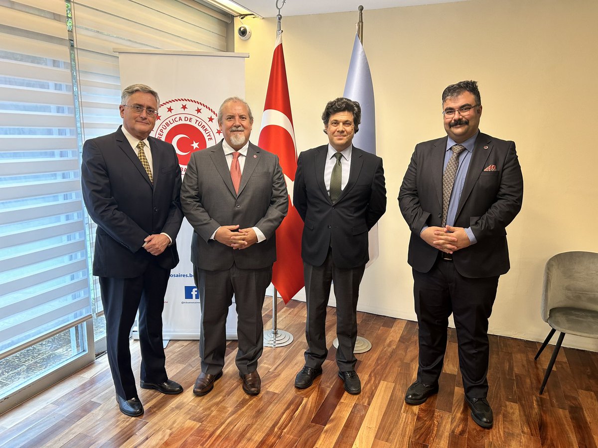 Agradecemos la cálida visita a nuestra Embajada del Rector de la @UNQoficial, Sr. Alfredo Alfonso, y del Subsec. de Planificación y RR. II., Juan Luis Mérega. ¡Fue un encuentro muy productivo!