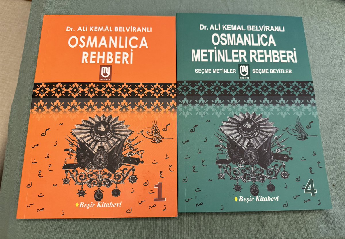 Dedemin teşvikiyle 7-8 yaşlarımda Kuran okumayı öğrendim. Ancak Osmanlıca daha çetrefil. Önümüzdeki birkaç yılın projesi: Osmanlıca okumayı öğrenmek ve ayrıca (alakasız gelebilir) İspanyolca öğrenmek 🌹