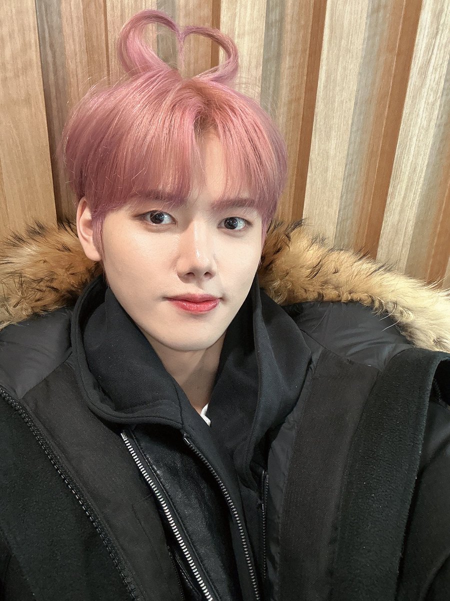 FellFor0917's tweet photo. 이거 사이에 1년잇어 
하 화이트데이 달다

230313                                     240314 https://t.co/GmCucat30g