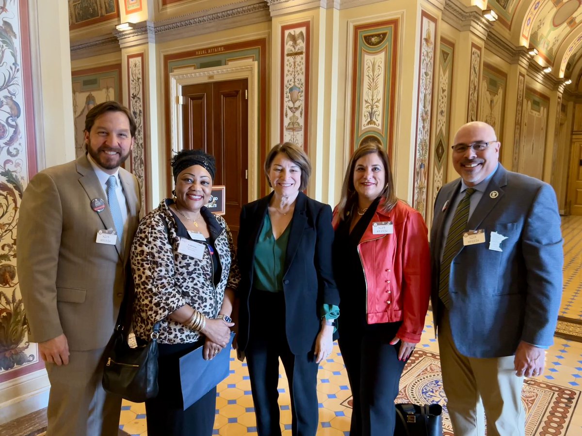 Thank you @amyklobuchar @SenAmyKlobuchar for meeting with your MN Principals. Thank you for advocating for mental health for students & staff. CTE,
teacher retention & fully finding IDEA & Title will keep our schools strong! @NAESP @NASSP @MESPAprincipals #principalsadvocate