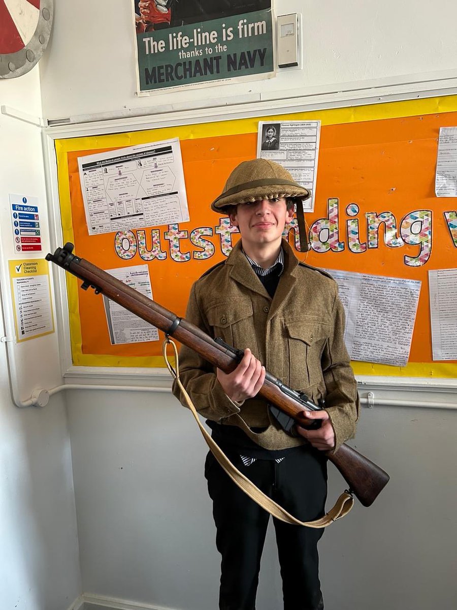 This week in History, Year 9 have been doing some experiential learning by engaging with WWI artefacts. 
Students enjoyed exploring the uniforms, equipment and weapons used in WWI. They even got to try some WWI biscuit and bully beef that would have been eaten in the trenches