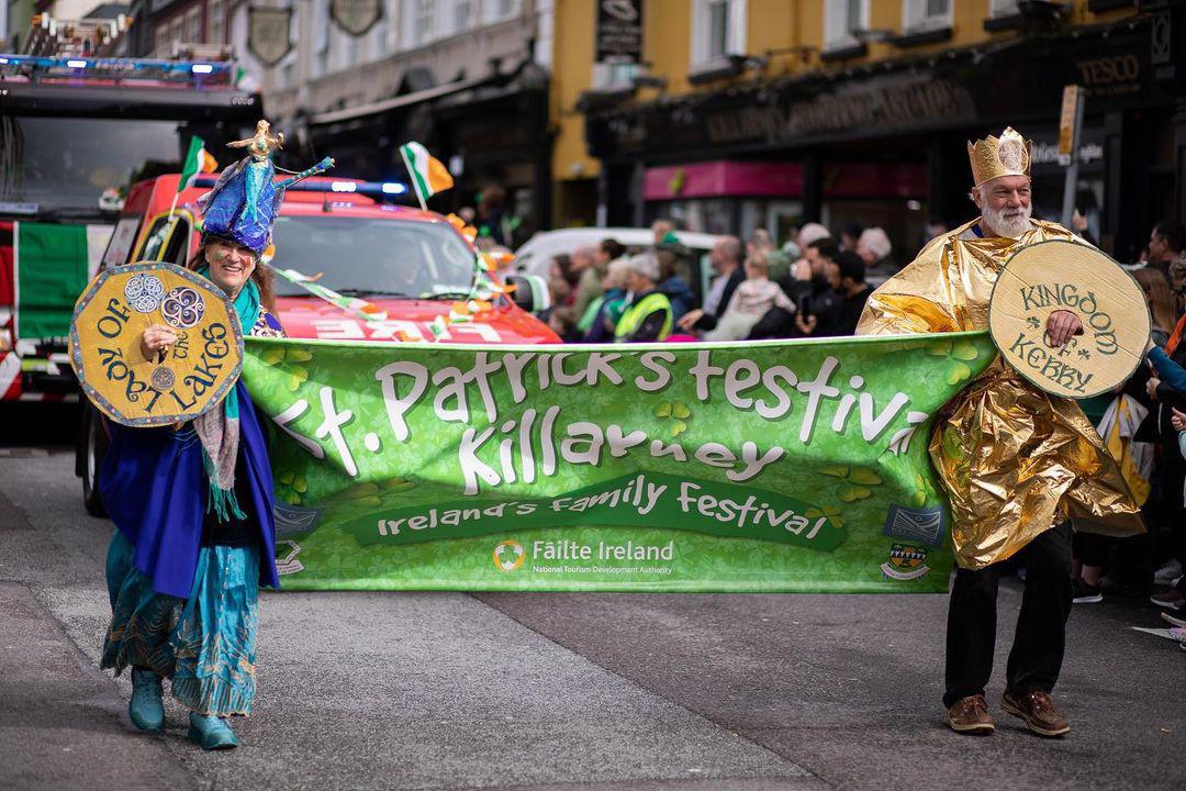 🍀 Get ready to paint the town green! St. Patrick's Day is just around the corner and Killarney is gearing up for a weekend packed with festivities! From the duck dash to the parade, join us for a celebration in the Kingdom 🎉 Learn more: bit.ly/4ackBIK #LoveKillarney