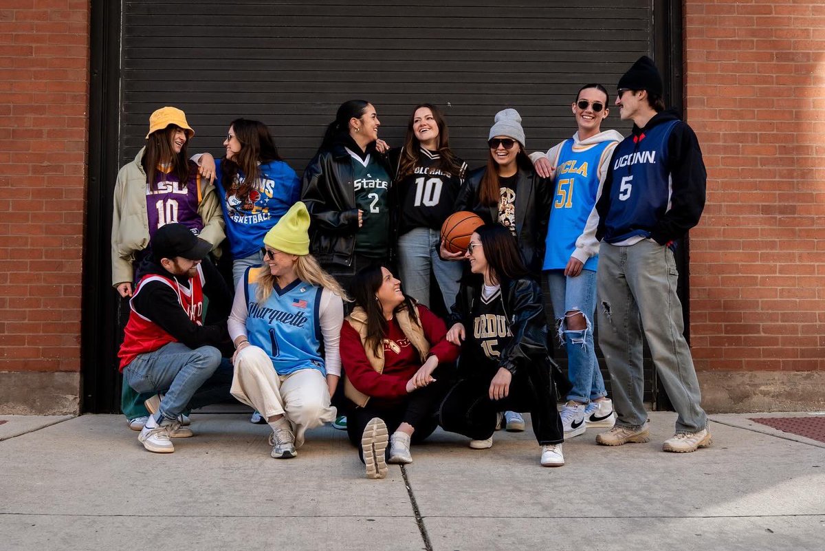 nil_store's tweet photo. Our Chicago team hit the streets last week to model our Merch Madness product! 

How did they do? https://t.co/av3knWUsAe