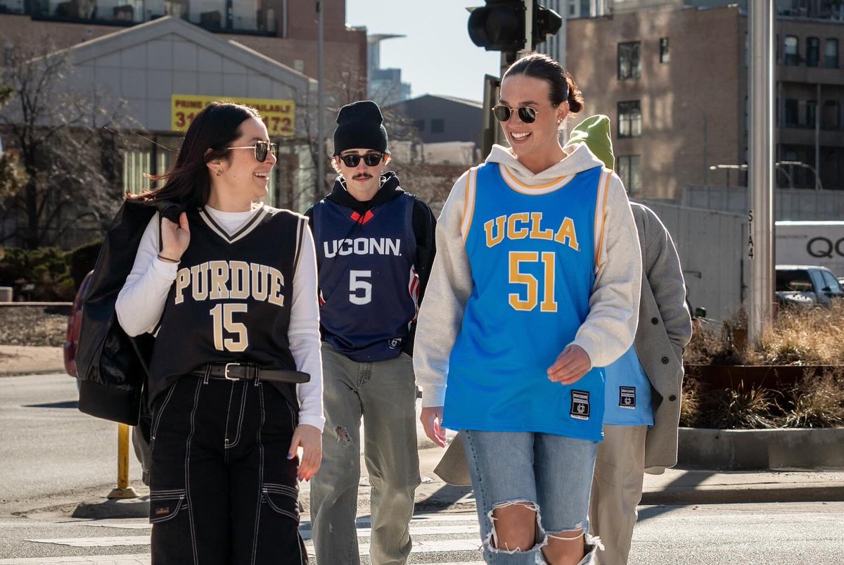 nil_store's tweet photo. Our Chicago team hit the streets last week to model our Merch Madness product! 

How did they do? https://t.co/av3knWUsAe