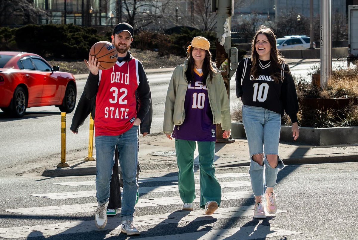 nil_store's tweet photo. Our Chicago team hit the streets last week to model our Merch Madness product! 

How did they do? https://t.co/av3knWUsAe