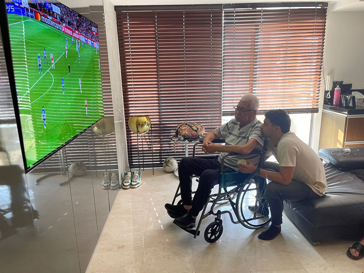 tabares_09's tweet photo. Cumpleaños con los que más quiero ⚽️💚 https://t.co/GilCitptei
