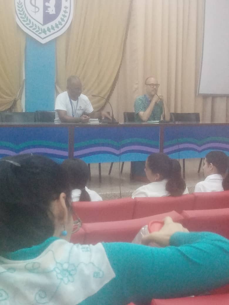 Esta mañana la 32 Feria del Libro de Camagüey llegó hasta la Universidad de Ciencias Médicas Carlos J. Finlay.

#LeerEsCrecer