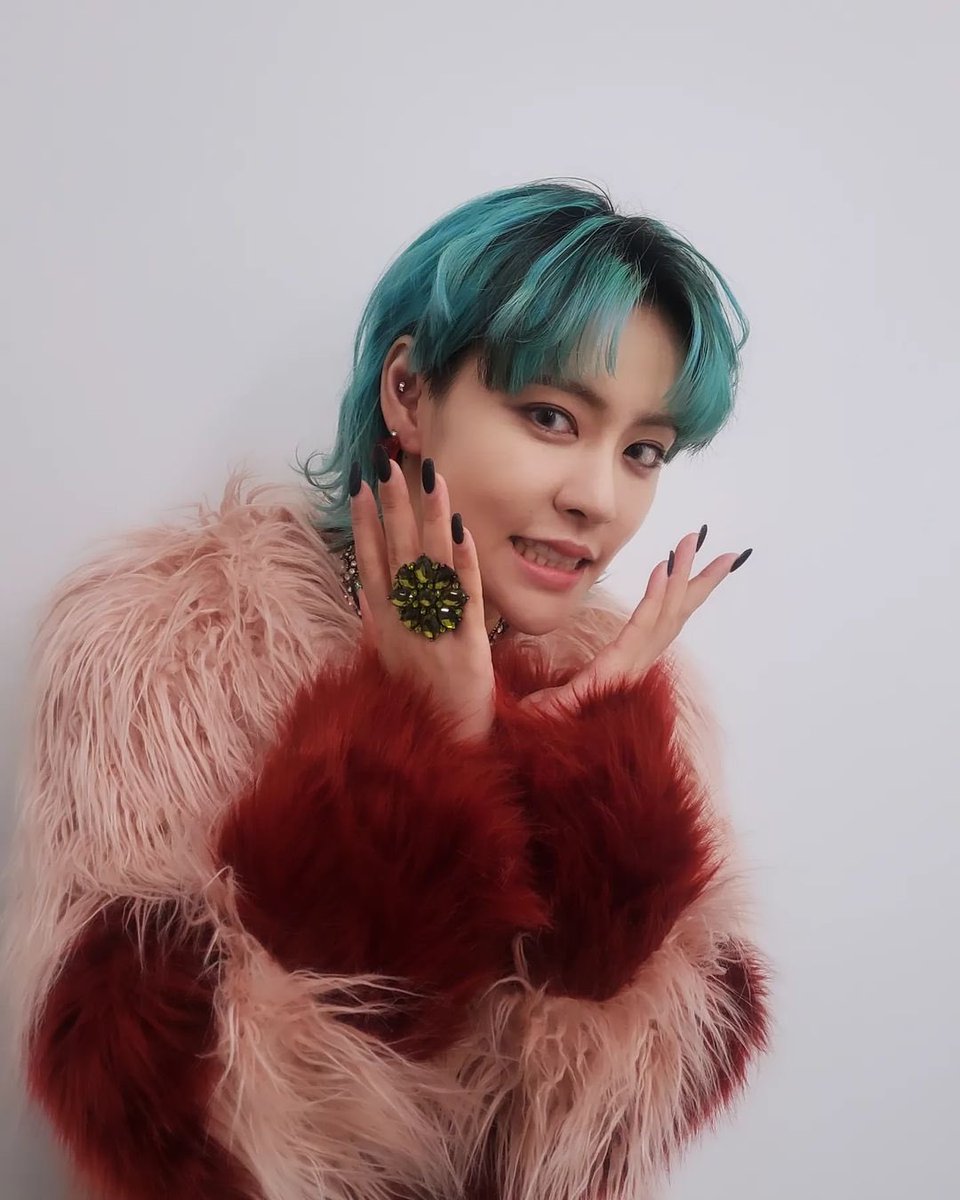 gwsnstagram's tweet photo. [#MIYA] 📸 miya_lvl38 post  

Isn't this outfit in the music video cute? 😽

#공원소녀 #GWSN #미야 #ミヤ #宮内晴香 https://t.co/7A4XU9spUO