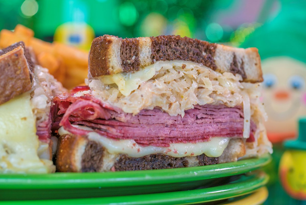 🍀Get ready to shamrock your tastebuds this St. Paddy’s Day with our legendary Melt Reuben! Dive into lean corned beef, tangy barrel-aged sour kraut, & our zippy dressing, all hugged by Swiss cheese between slices of marble rye bread. Order today!✨bit.ly/3RNZEgZ