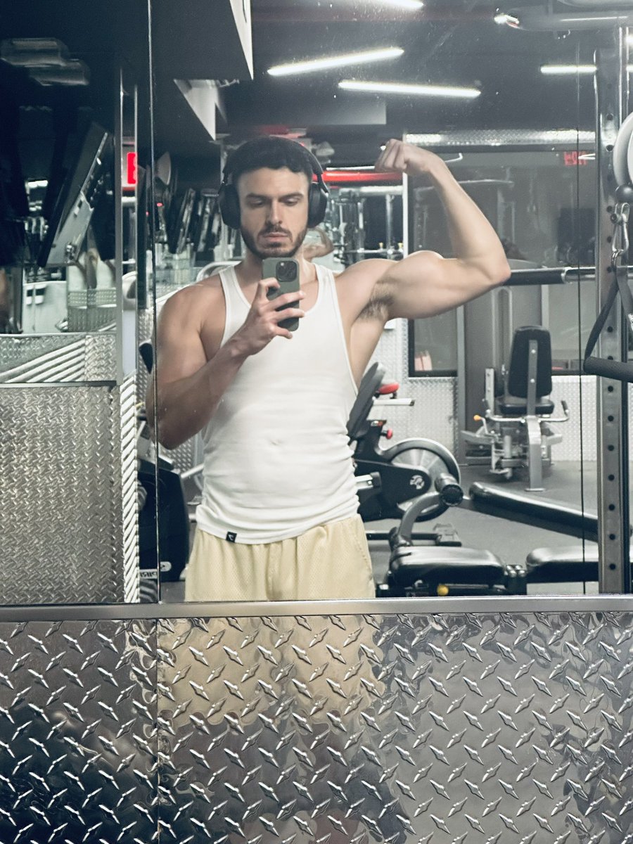 tarik's tweet image. I bench 420