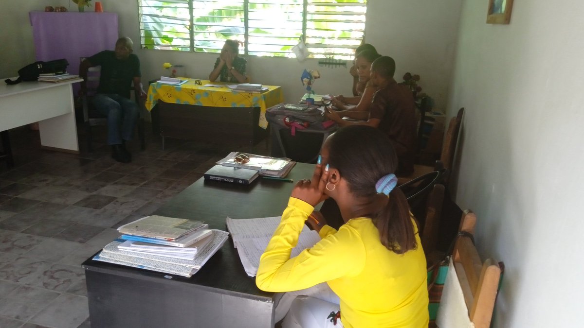 Annaliej1287's tweet photo. El Departamento de Secundaria Básica Municipal de #TercerFrente, realiza reunión metodológica con directores para potenciar la estrategia de comunicación institucional. #CubaMined #CubaEduca @dpestgo https://t.co/W7QUOVtDLV