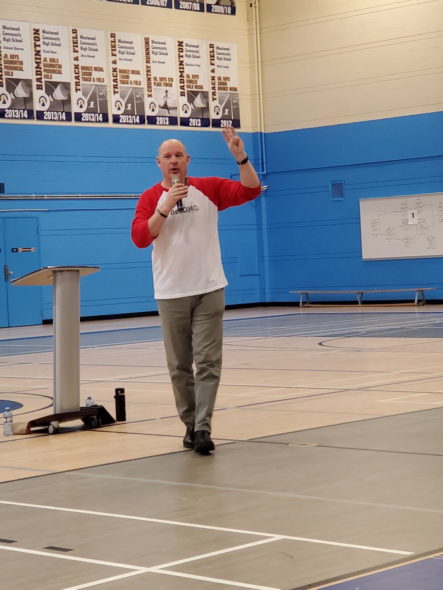 LindaMywaart's tweet image. Inspiring words from @jeffgpresents 
BeLONG:
Loving
Optimistic
Noble
Generous
@CSLA_Leaders @WWhighschool @FMPSD @FMCSD 
#leadingtolearn #learningtolead