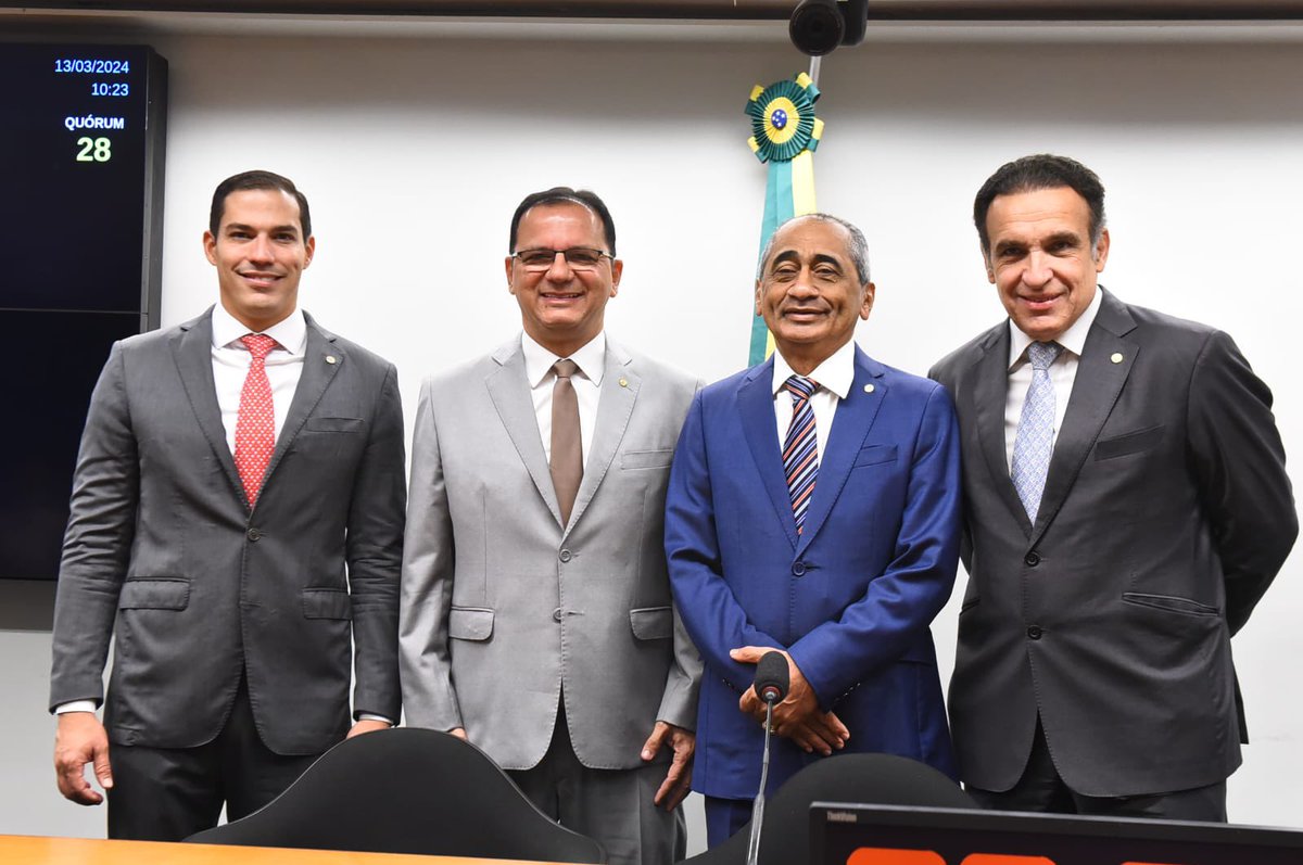 📸PSD à frente da Comissão de Minas e Energia da Câmara. <a href="/juniorferrari55/">Júnior Ferrari</a> foi eleito presidente da comissão e <a href="/depHugoLeal/">Hugo Leal</a> será o 1º vice-presidente. O colegiado discute política energética, fontes de energia e muito mais. 

Saiba mais!
wp.me/p4bhT4-jff

#TimePSD