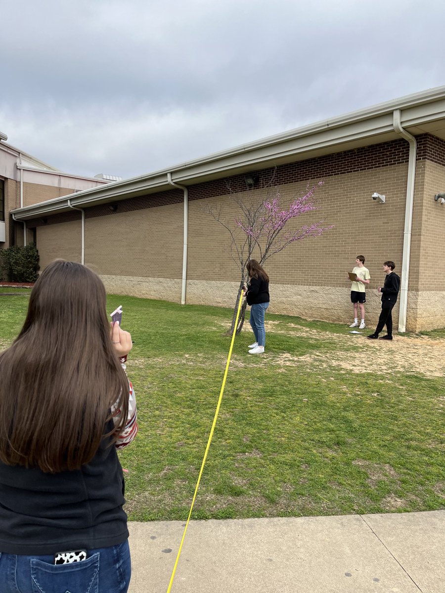 CabotHigh's tweet photo. Mrs. McCarty and Mr. Whisker’s geometry classes are getting outside of the classroom today to measure angles of elevation and depression! We love it when our teachers take an innovative approach to education! #BestofCHS https://t.co/bLIno3kUQs