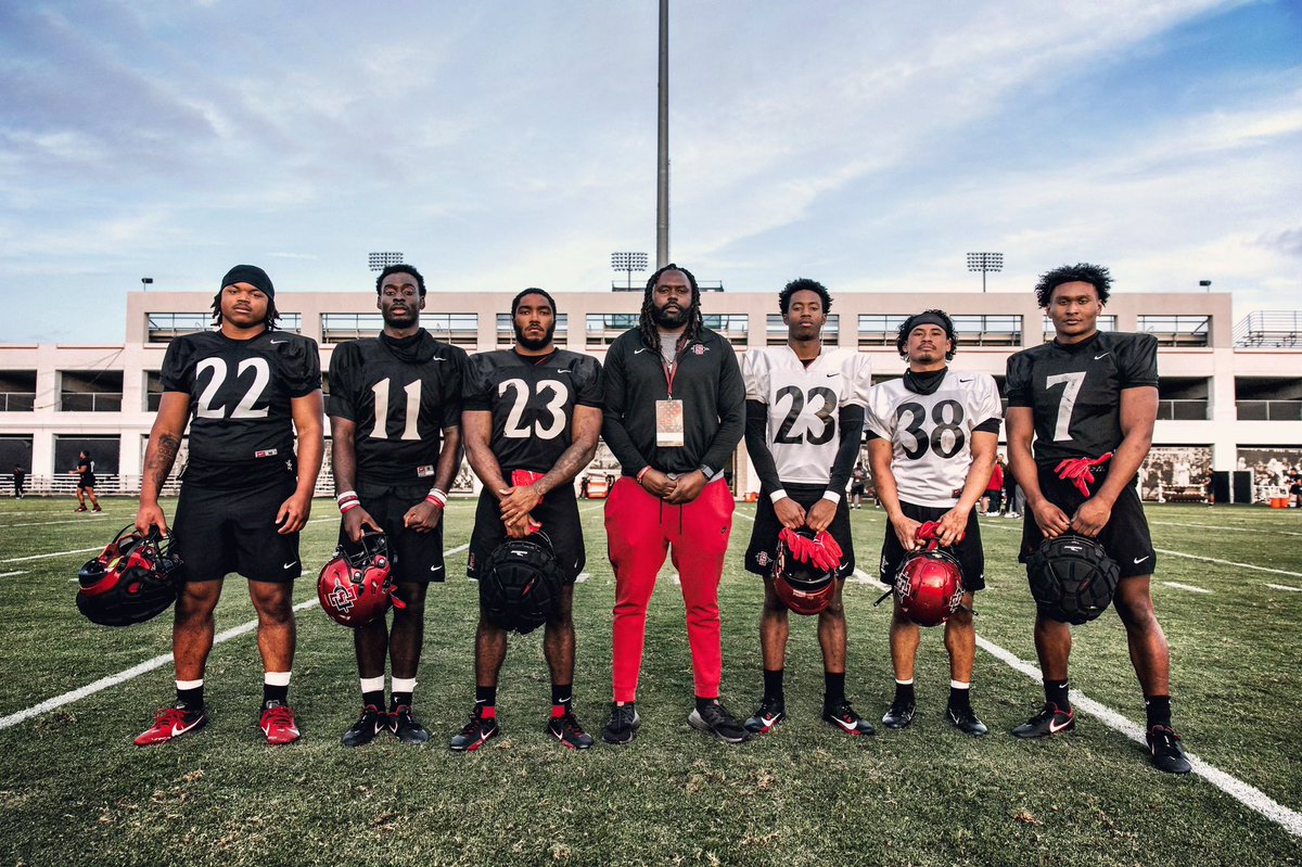 Blessed to apart of these men journey. Seeing all these Makasi boys at San Diego State yesterday brought the biggest smile to my face. Football is the vehicle that brought us together, but the love is what will make our bond last forever. Proud mentor‼️ #TeamMakasi #MakasiAztecs