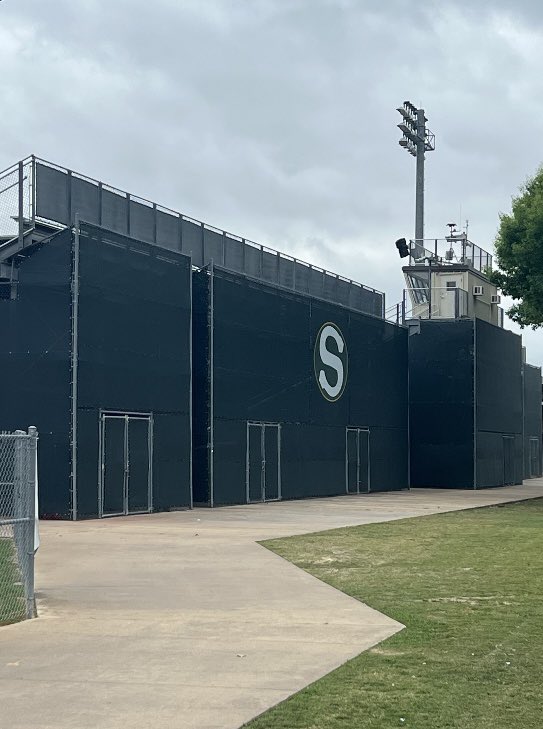 cgarr_62's tweet photo. These screens look awesome. Thank you Coach Rankin @4vert and @StratfordFB1 for the opportunity to do this project for you. We hope you enjoy. 
#GATA 
#SpartanPride
#TRFacilityServices #CustomWindscreens #FacilityWork https://t.co/zH9YQkH6aw