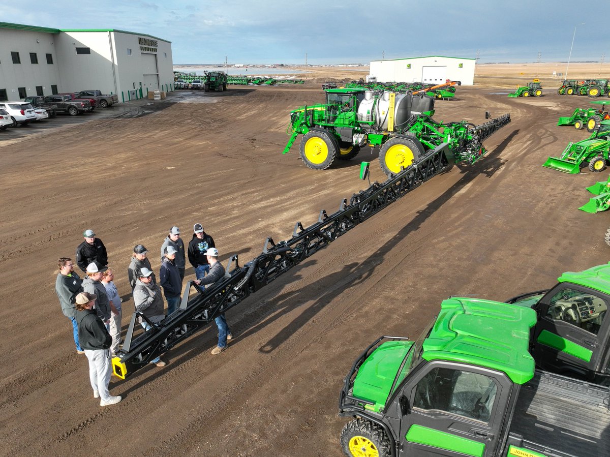 LeadingEdgeEq's tweet photo. Students from @letsgofarmin came to get a closer look at #SeeandSprayUltimate at our Devils Lake store. #SeeandSpray #616R #letsgofarmin https://t.co/uyo2qZqaTN