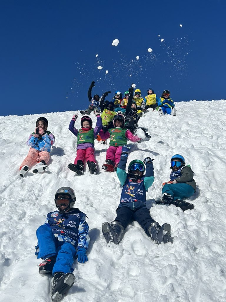 EdenhurstSchool's tweet photo. All present and correct after a fun day  @EPSHead #ski24 https://t.co/6QtskXLFE0