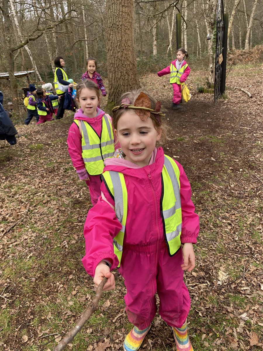ND_ForestSchool's tweet photo. Reception girls enjoying the outdoors with willow weaving, making a crown to wear with a gown! They planted broad beans and enjoyed role play activities and team games. #crown #queenoftheforest #kind&gentle 👸🐇🦔🐿🦡🐖🐎🦄🌱🥰 https://t.co/L48KotyBC0