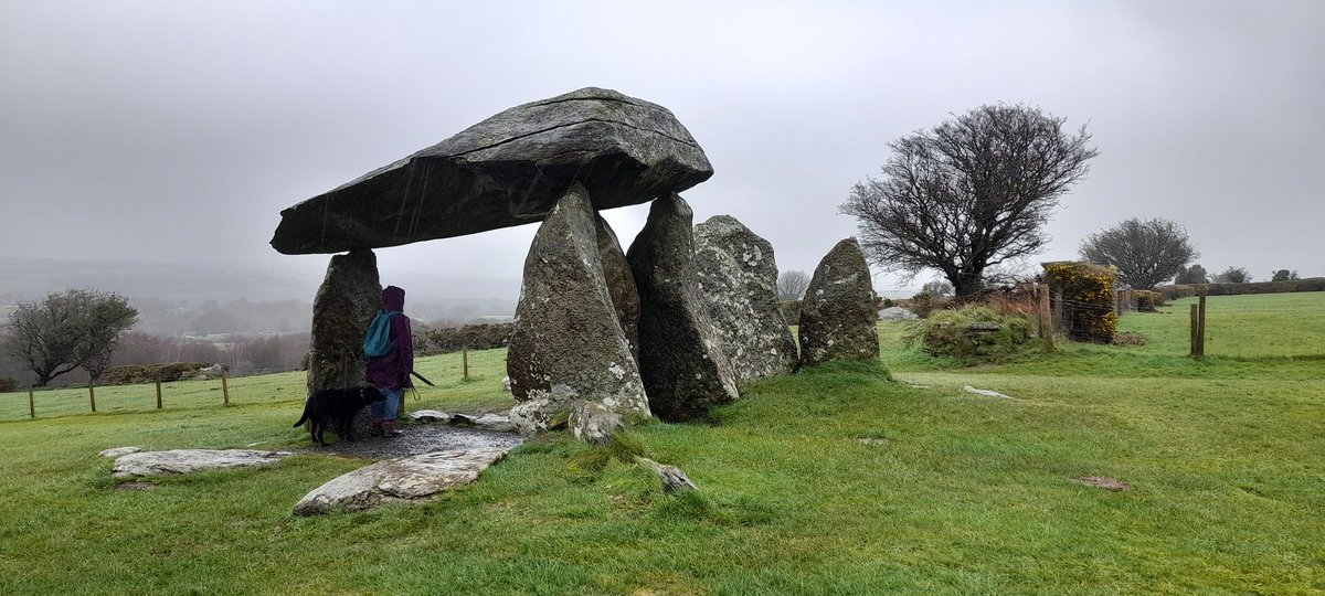 Stone botherer bothers more stone. Sideways rain at #PentreIfan today...
@the_stone_club #Pembrokeshire