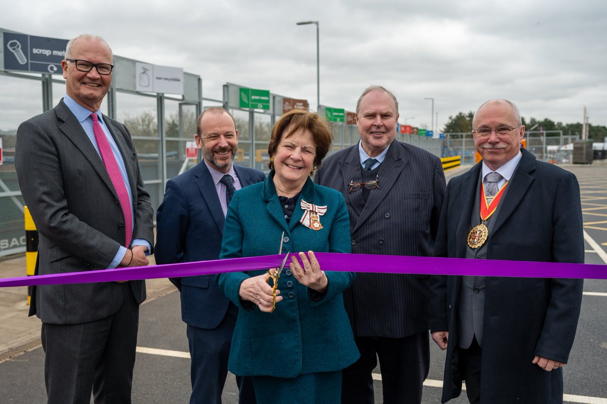 The Lord-Lieutenant of Suffolk, Clare, Countess of Euston, was pleased to officially open the new and improved Foxhall Recycling Centre today. Heralding a new era of reuse and recycling in Ipswich. suffolk.gov.uk/council-and-de… #Recycling #Ipswich #Suffolk